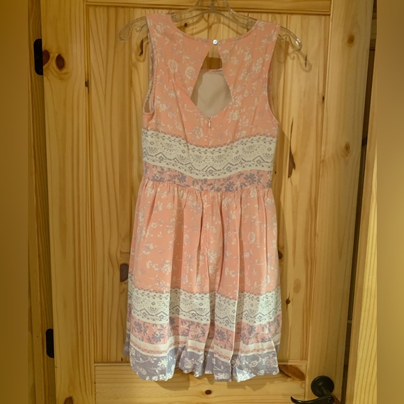 Dress - Picture 2 of 4